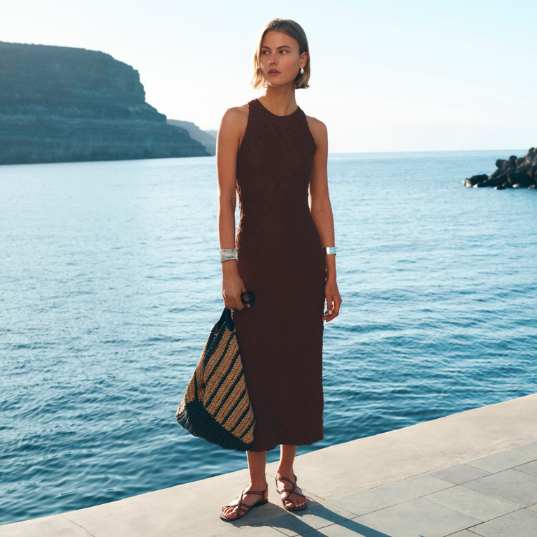 https://www.marksandspencer.in/on/demandware.static/-/Sites-mnsindia-Library/default/dwdeef6892/2025/Autumnlaunch/Lookbook/Lookbook-list-thumb-first.jpg